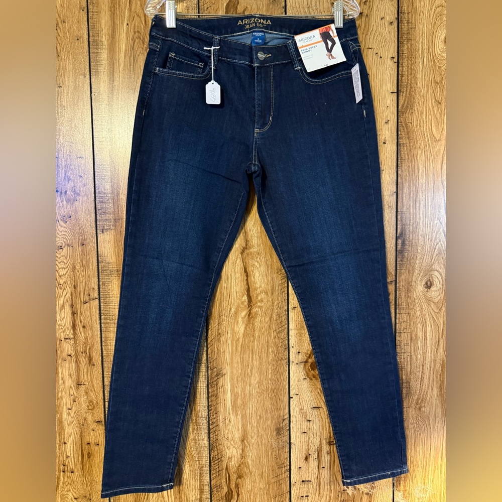 NWT Arizona denim jeans. Size 11.